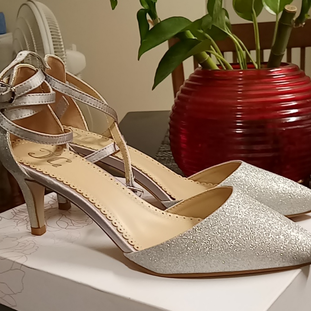 Shoes - Picture 2 of 4